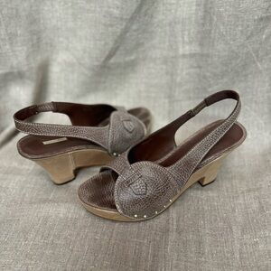 Max Studio Textured Brown Slingback Clogs